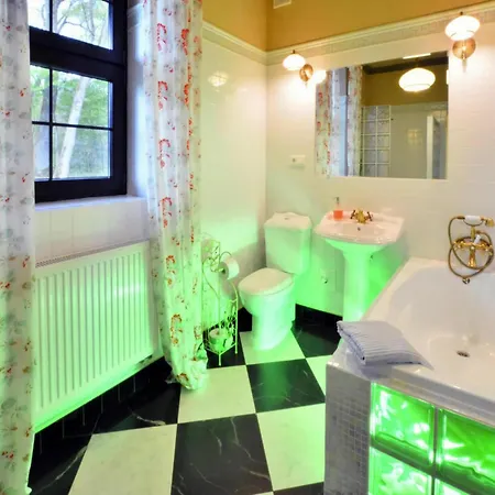 Villa In Kr G Near Knight'S Castle, Cleaning Included וילה Pollnow